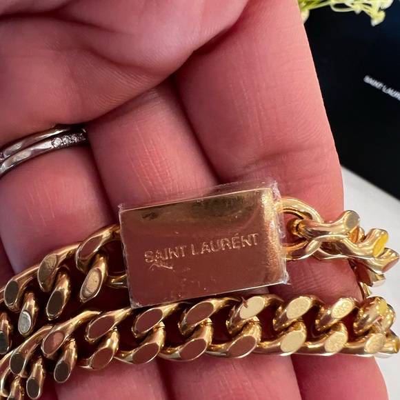 YSL
KATE MEDIUM TASSEL IN GRAIN DE POUDRE EMBOSSED LEATHER - Picture 4 of 16